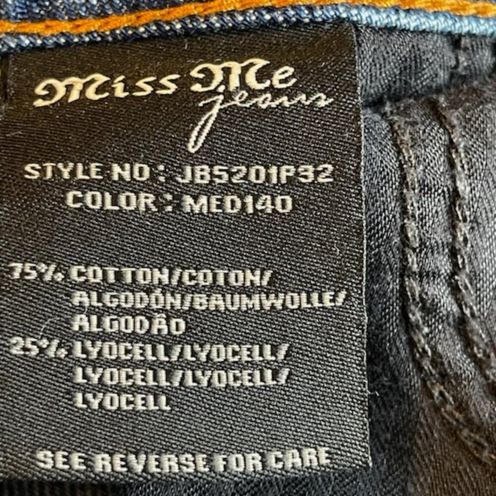 MISS ME‎ Women’s Y2K Medium Wash Casual Distressed Crop Jeans Size 26 Boyfriend - Picture 11 of 11